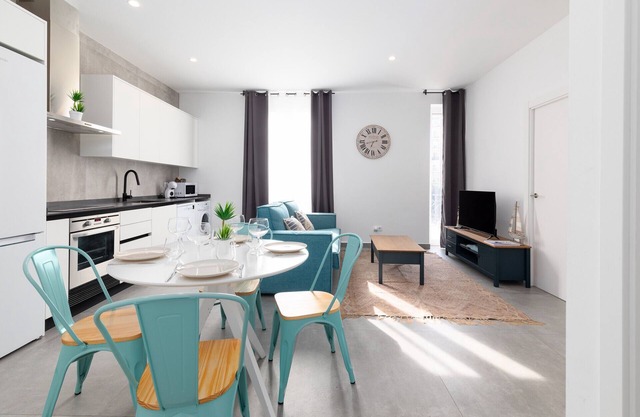 Belmar Apartments 4. WiFi + A/C + 6 Pax