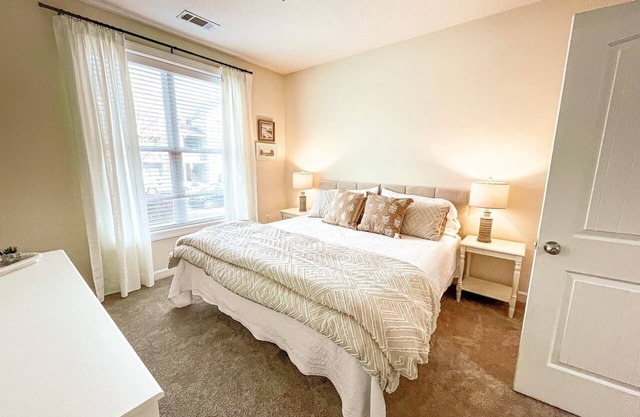 Belmont Furnished stay - 2 week minimum
