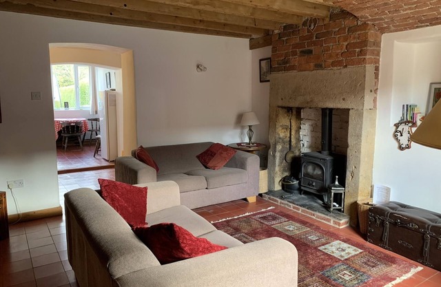 Belper Grade 2 Listed Cottage close to The Peak District