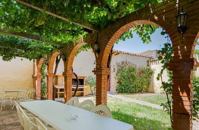 Belvilla by OYO La Casa de AndÃºjar