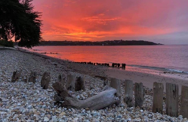 Bembridge Harbour Yurt - Log Burner - Wifi