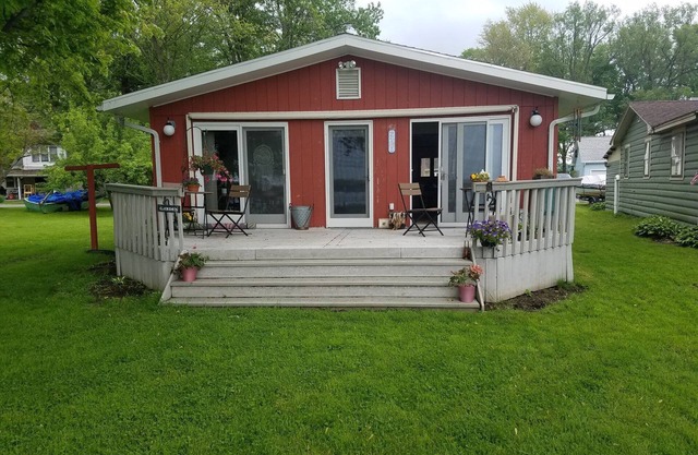 Bemus Point Lake Front Cottage with Dock