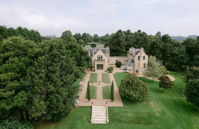 Ben Huon Manor Luxury House for 10 - Robertson NSW - Magnificent Gardens & Views