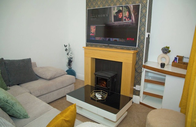 Bentley Bridge Wolverhampton 3 Bedrooms House - Perfect for short or Long stay