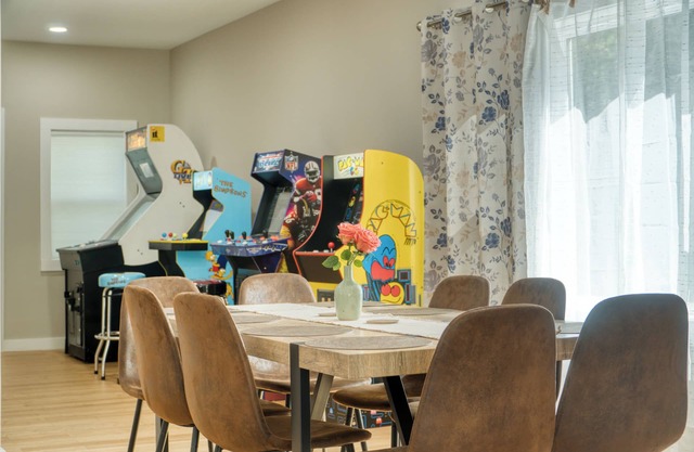 Benton Beach House: Bike to Beach & St. Joseph River, Arcade Games, Cornhole