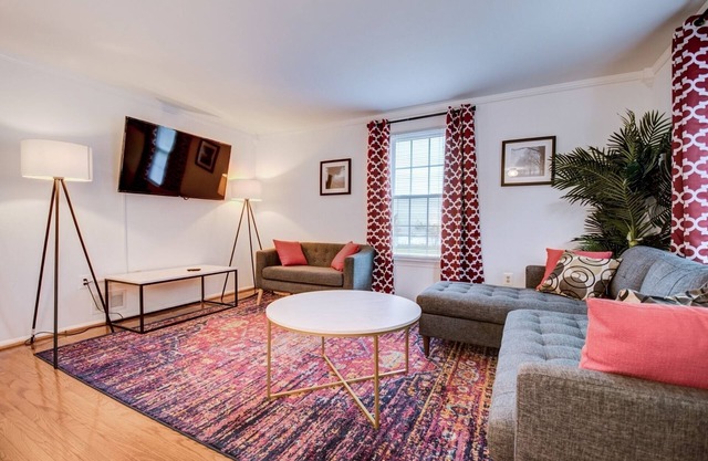 Benton: Private Yard, Fast WiFi, Near DC