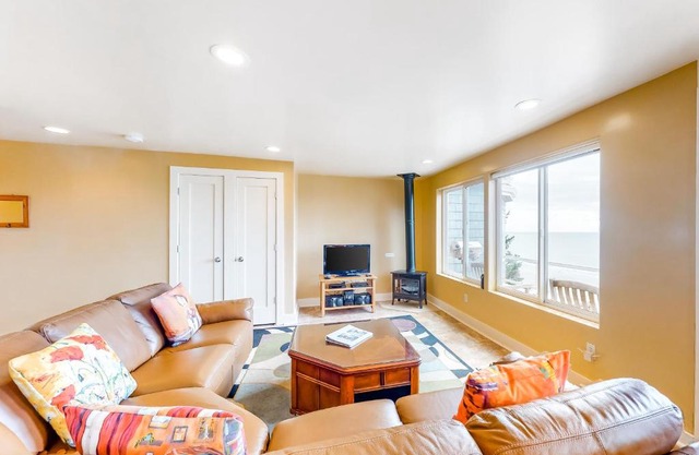 Berni's Ocean View Castle - The Potter's Wheel