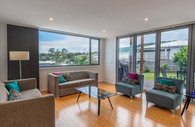 Berry Delight - stunning, sweeping district views