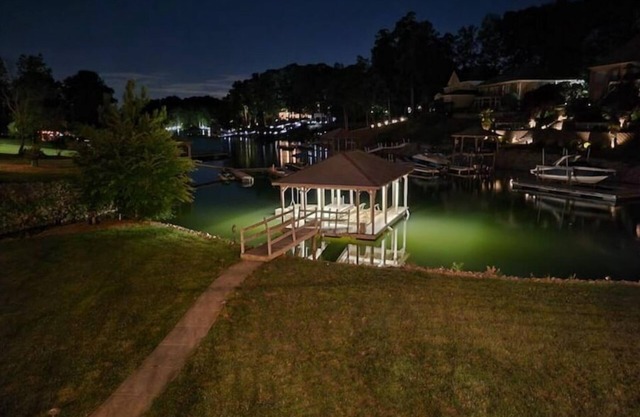 Best Cove on Lake Norman. Quiet but near everything!
