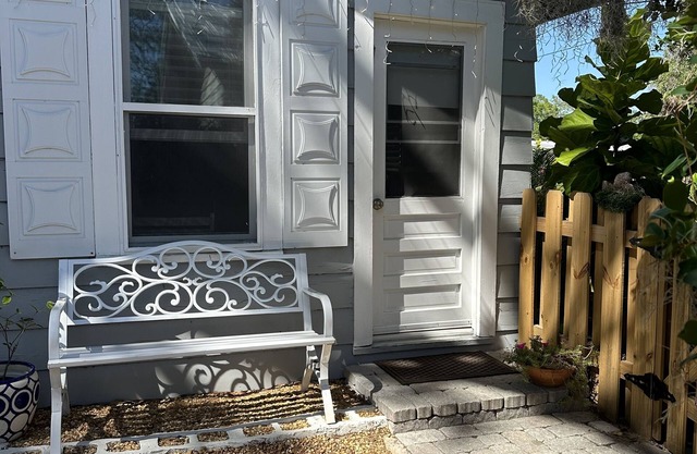 Best Location! Cozy 1rm/1bath Studio with separate entrance and outdoor space.