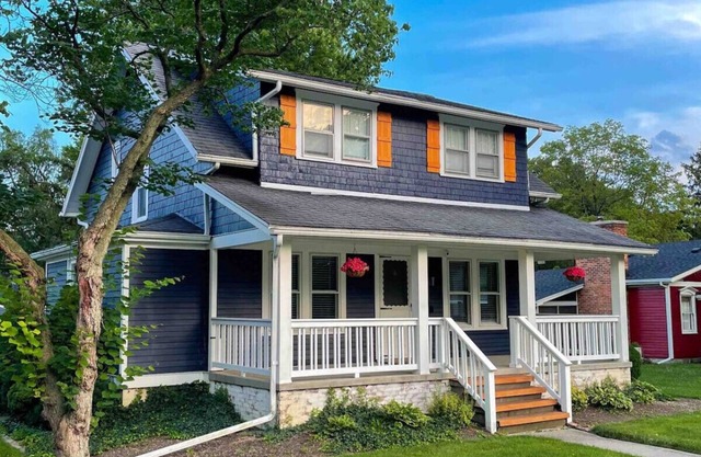 Best Location, Renovated, Walk Uptown! - 3br/3ba