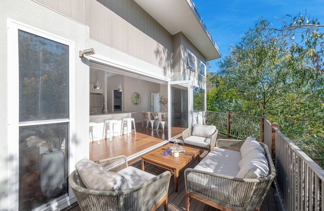 Best of both worlds, Lake and beaches in beautiful Murrays Beach (Pet-Friendly)