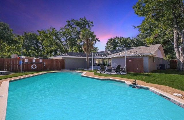 Best of Desoto, 5BR, 2BA with Pool, Hot Tub, Patio