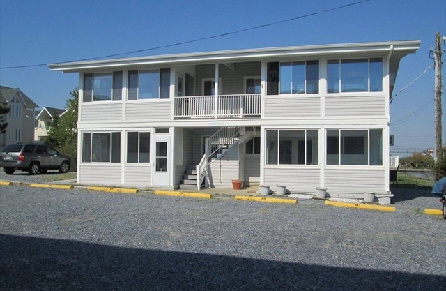Best of Dewey! 2 BR1.5 bath steps to the Ocean on popular McKinley!