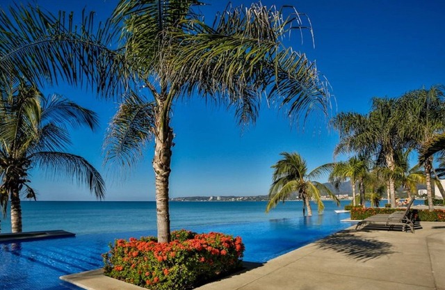 BEST VALUE IN PREMIER BEACHFRONT CONDO , BUCERIAS MEXICO "AMAZING LOCATION"