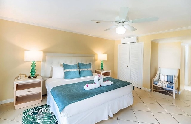 Best Value, Quality Stay! 3 Comfortable Units, Outdoor Pool, Parking Onsite