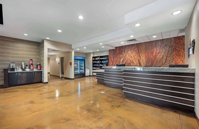 Best Western Plus Lakeview Hotel