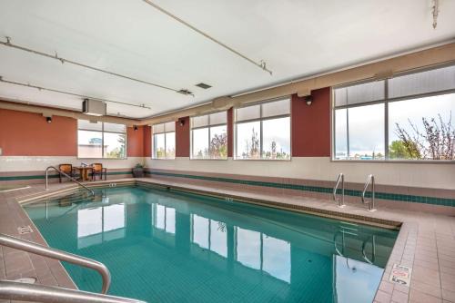 Best Western Strathmore Inn