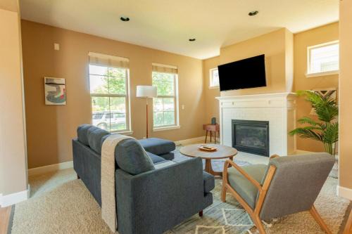 Bethany 2br w pool nr brewery garden golf PDX-12