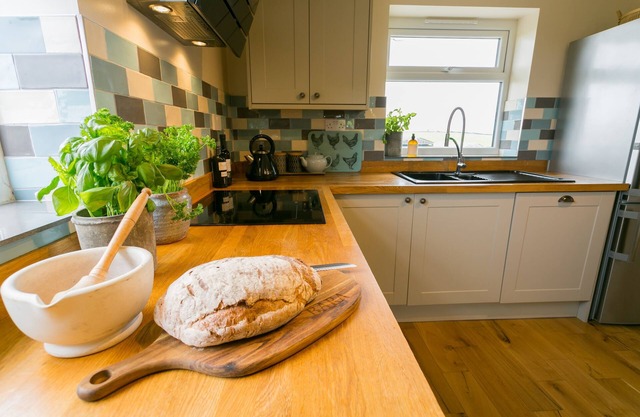 Bettws Farmhouse - a ground floor bedroom that sleeps 8 guests in 4 bedrooms