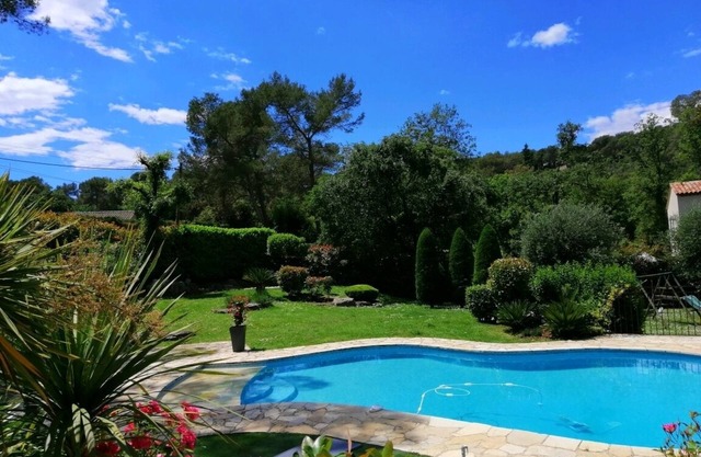 Between Monaco and Cannes Villa 2 bedrooms 4 people and its private swimming pool
