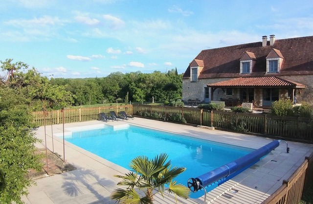 Between Sarlat and Rocamadour gîte 11p. private pool