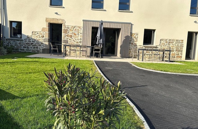 Between St Malo and Rennes, large 12-bed house Chez Yvonne