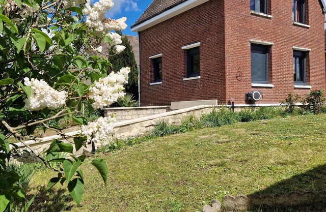 Between station and Seine Renovated family home. Pets welcome!