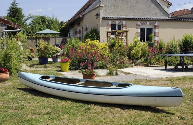 Between the Seine and the Canal
