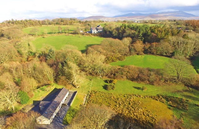 Beudy Menai - Two Bedroom House, Sleeps 4