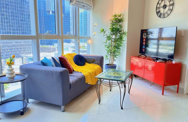BGC Cozy Condo - Balcony, Pool & Wi-Fi - Suite 8