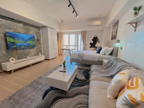 BGC Venice Condo - Balcony, Pool, Wi-Fi - Suite 16