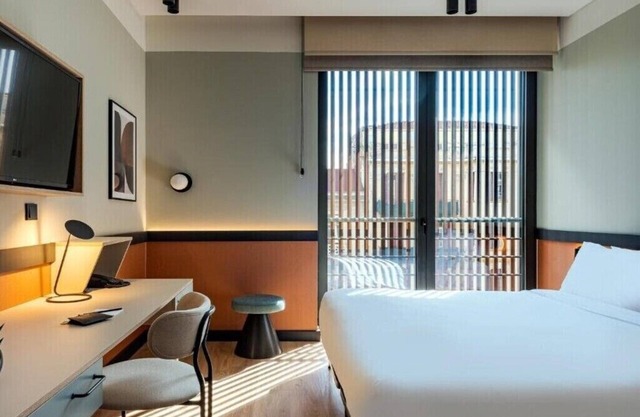 BH654 - C - Room Thessalonikin