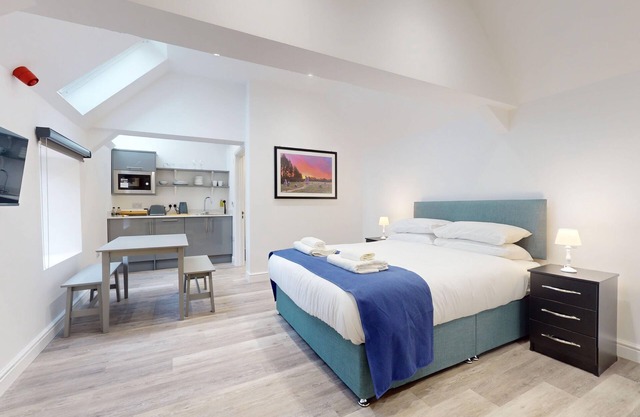 Bicester Court Lodge The Lodge Room | Bicester Holiday Let | 1 Bed & Sleeps 2