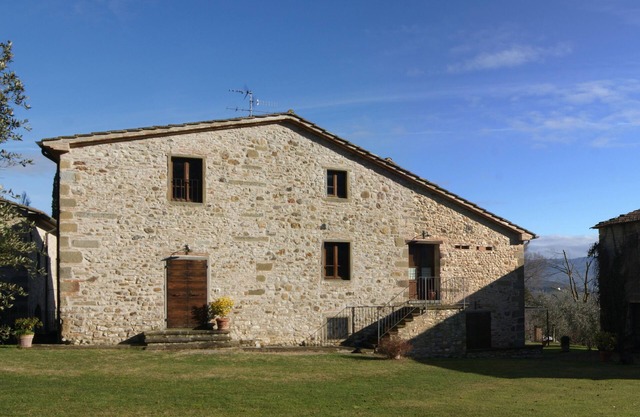 Big apartment with garden and kitchen in a countryhouse in Tuscany