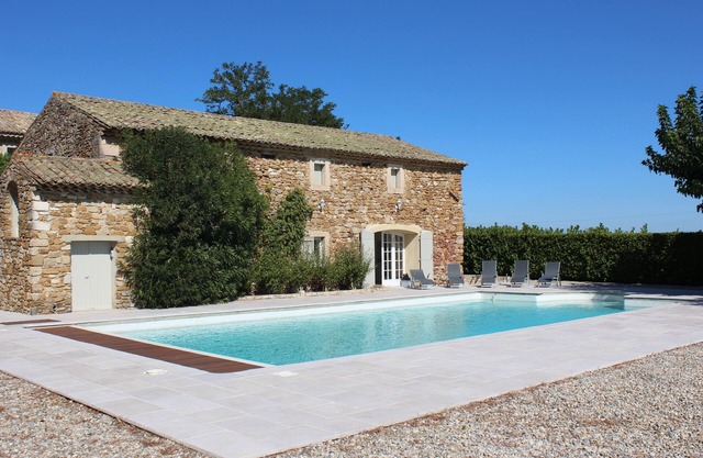 BIG CHARMING FAMILY HOUSE IN THE HEART OF VINEYARDS AND CLOSE TO THE ARDÈCHE