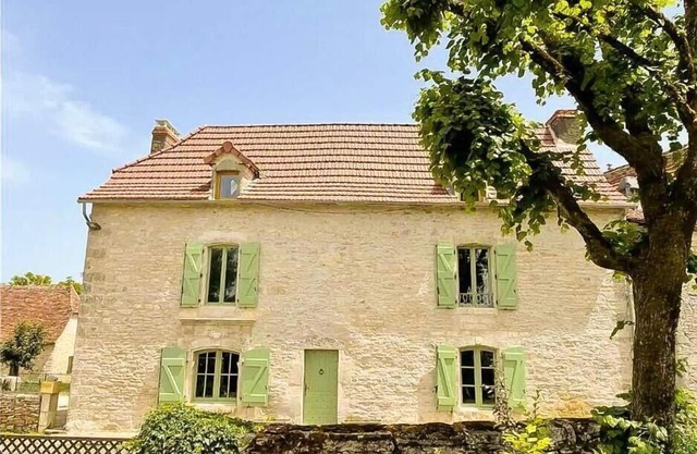 Big house under the Causse stars