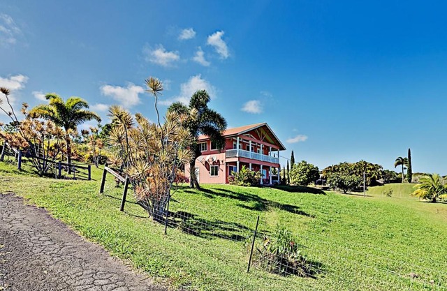 Big Island Getaway, Ocean View Paradise