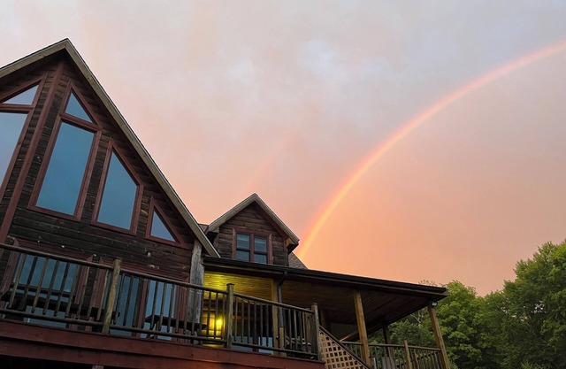 Big Log Cabin on a lake in the woods; 4 BR 4 full bathrooms in Putnam Valley
