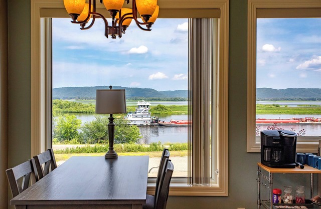 Big River Escape Grandview Manse