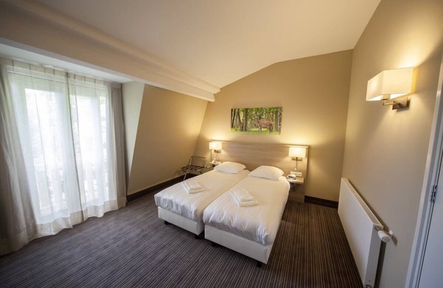 Bike-Friendly Stay with Outdoor Access to Veluwe Parks! Free Parking, Dining!