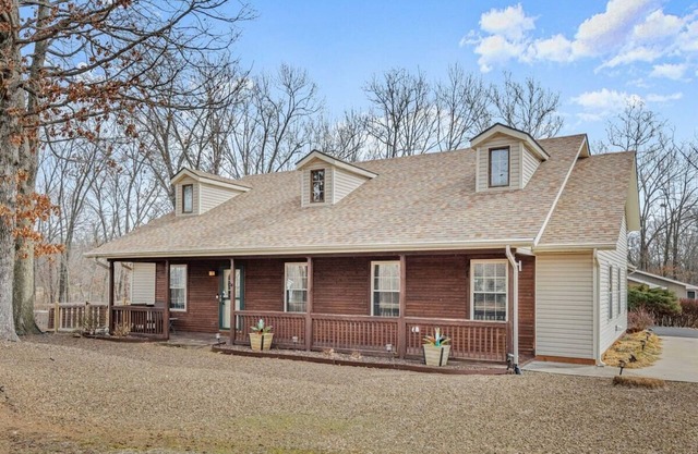 Bike -Lovers & Pets Welcome! Modern Home by Bamboozled Trail