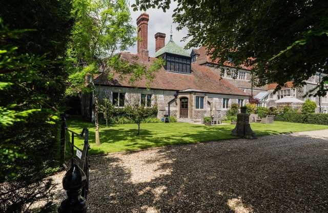 Billiard House Rousdon, 350 acres, private beach - winter discounts !