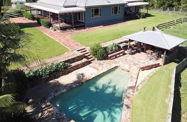 Bindarray, riverfront holiday house