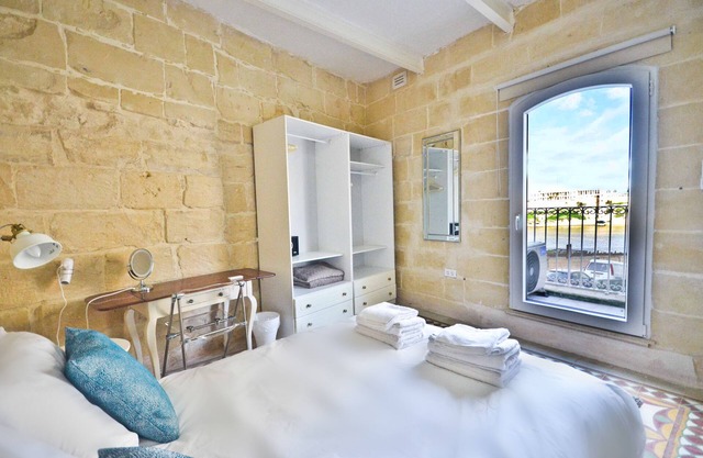Birgu Home in Vittoriosa w/Balcony Views of The Grand Harbour | EPL 6B