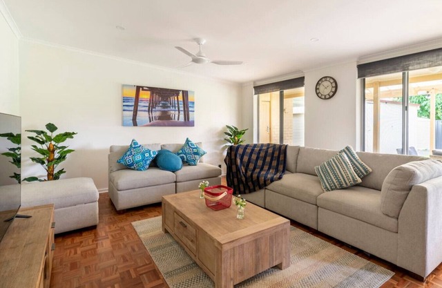 Birkinshaw Villa (3 Bedroom with Parkings)