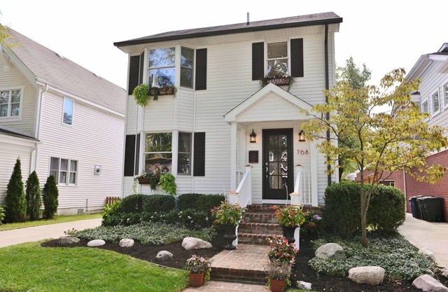Birmingham in town, Gorgeous Colonial onTree lined street - private fenced yard