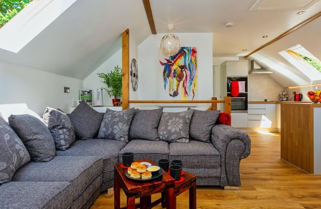 BISHOPS TAWTON SNOWDROP COTTAGE | Hot Tub available - sleeps 6 guests in 3 bedrooms