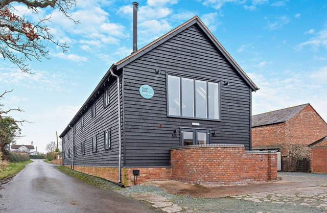 Black Lion Barn - Six Bedroom House, Sleeps 12