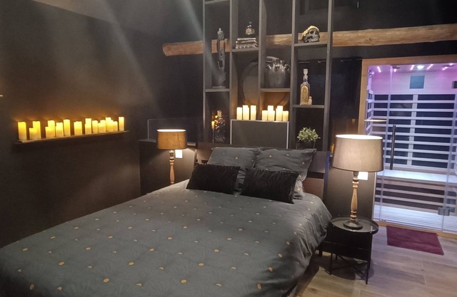 "BLACK ROOM 50 Shades of Grey luxury suite
